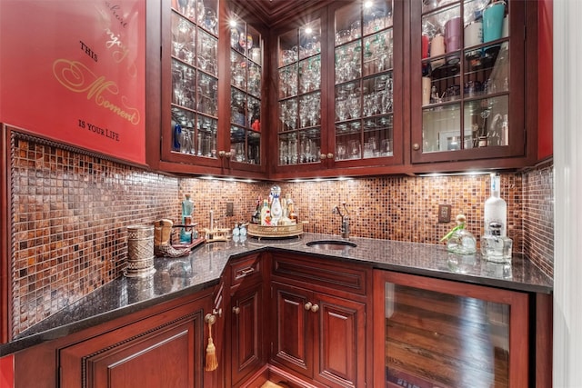 7 Ridgeview Cir, Armonk, NY 10504 - indoor wet bar featuring wine cooler and tasteful backsplash