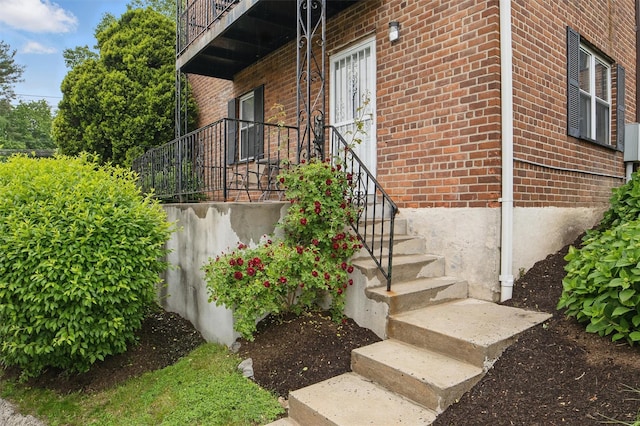 135 Highland Ave S Unit D1, Ossining, NY 10562 - view of home's exterior featuring brick siding and a balcony