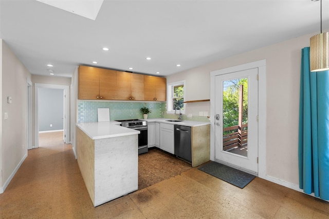 2 Mountain View Pl N, New Paltz, NY 12561 - kitchen with appliances with stainless steel finishes, a sink, a peninsula, light countertops, and recessed lighting