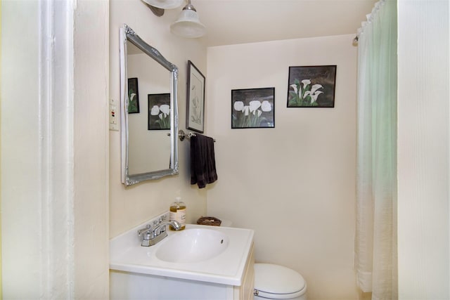 238 Read Ave, Tuckahoe, NY 10707 - bathroom featuring vanity, toilet, and a shower with curtain
