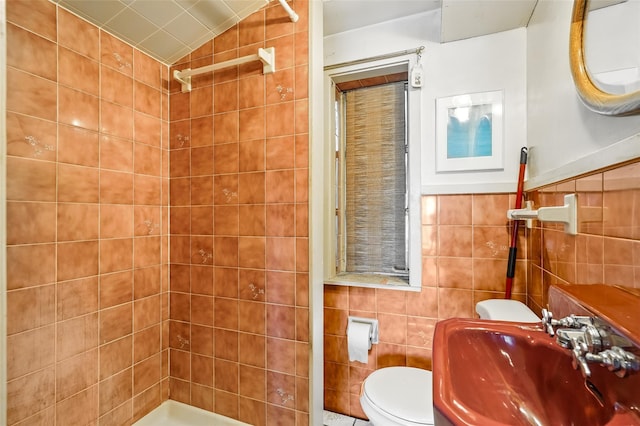 1 Battery Pl, Croton-On-Hudson, NY 10520 - full bath featuring tile walls, a sink, tiled shower, and toilet