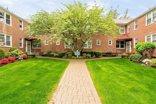 5 Bryant Cres Unit 1B, White Plains, NY 10605 - view of home's community featuring a lawn
