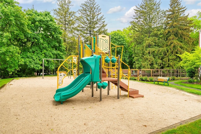 5 Bryant Cres Unit 1B, White Plains, NY 10605 - view of community jungle gym