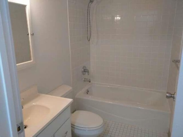 full bath with bathtub / shower combination, toilet, and vanity