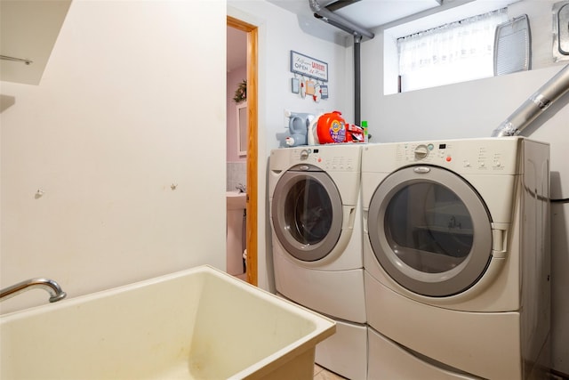 68 Forest Dr, Poughquag, NY 12570 - laundry room featuring washer and dryer