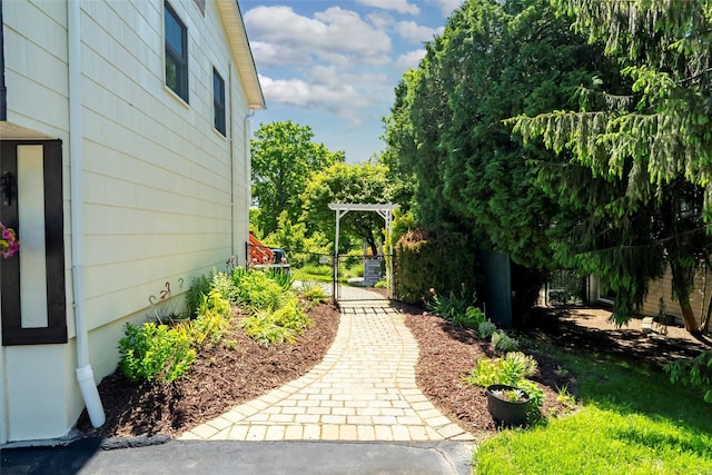 8 Skinner Ct, Tomkins Cove, NY 10986 - view of yard