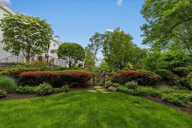 35 Seville Ave, Rye, NY 10580 - view of green lawn