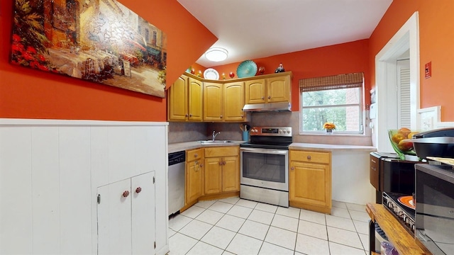 3 Byram Ridge Rd S, Armonk, NY 10504 - kitchen featuring stainless steel appliances, under cabinet range hood, a sink, light countertops, and light tile patterned floors