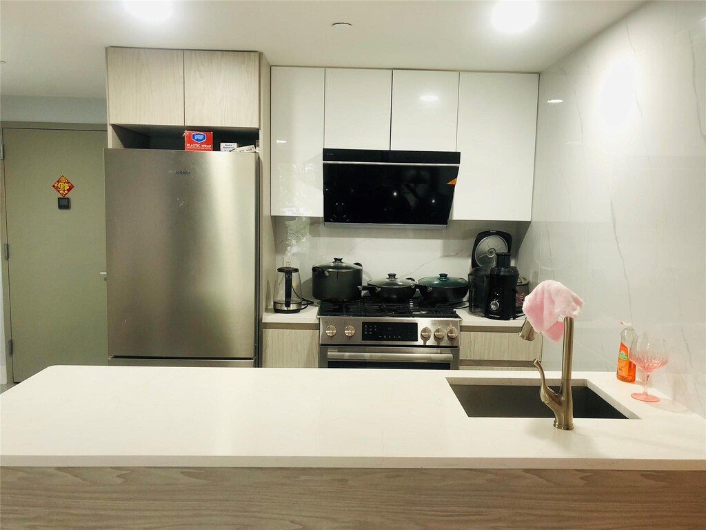 811 45th Blfs Unit 3C, Brooklyn, NY 11220 - photo 3