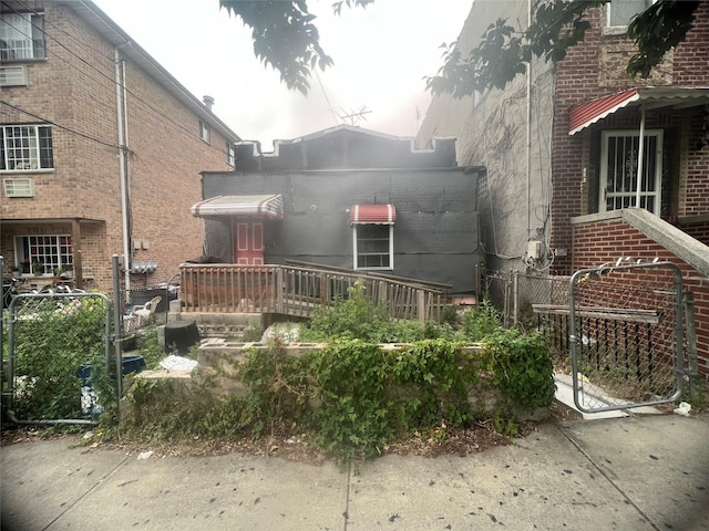 940 E 212th St, Bronx, NY 10469 - photo 1