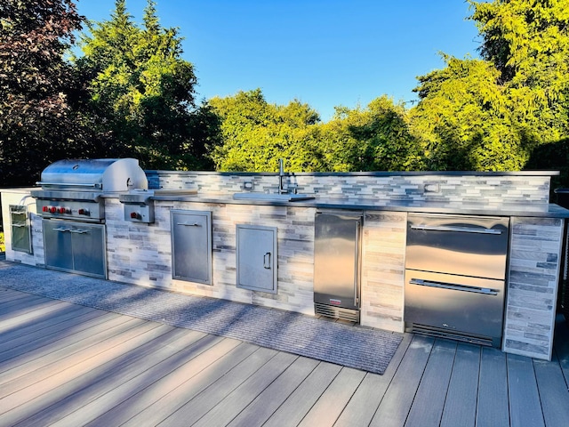 9 Hill And Tree Ct, Melville, NY 11747 - wooden terrace featuring a sink