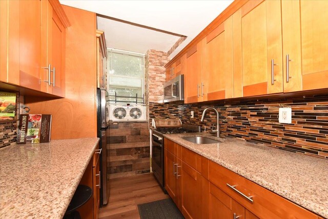 84-50 169th St Unit Pr01, Jamaica Hills, NY 11432 - kitchen with a sink, backsplash, wood finished floors, and stainless steel microwave