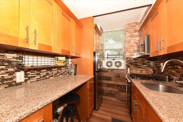 84-50 169th St Unit Pr01, Jamaica Hills, NY 11432 - kitchen featuring stainless steel appliances, a sink, decorative backsplash, and wood finished floors