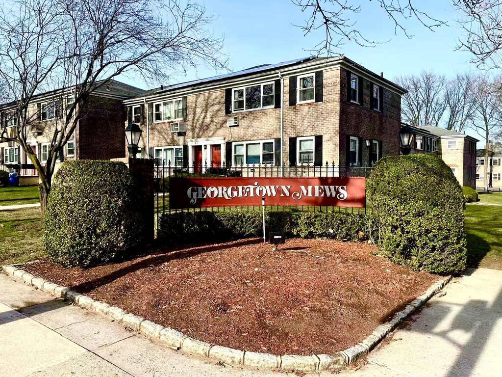 68-14 150th St Unit 463B, Flushing, NY 11367 - view of building exterior with cooling unit