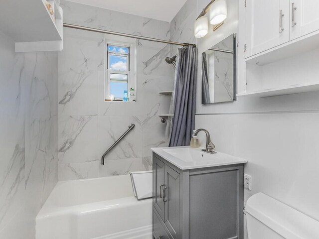 210 Pelham Rd Unit 6H, New Rochelle, NY 10805 - bathroom with vanity, shower / bathtub combination with curtain, and toilet