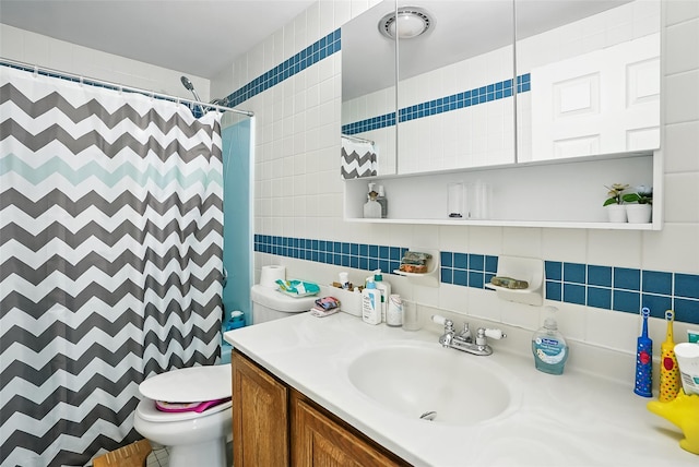 4 Kyle Ct, Carmel, NY 10512 - full bath featuring toilet, vanity, tile walls, tasteful backsplash, and a shower with shower curtain