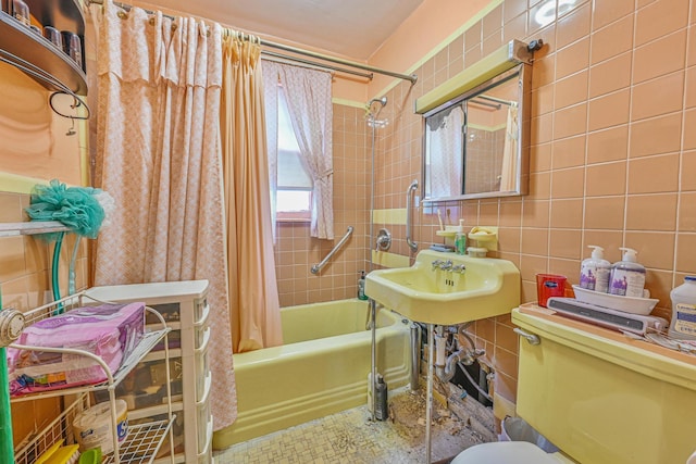 139-01 Linden Blvd, South Ozone Park, NY 11436 - full bathroom with tile walls, shower / bath combo, and toilet