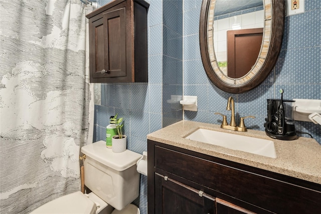 25 Cliffside Dr, Yonkers, NY 10710 - bathroom with vanity, wallpapered walls, and a shower with shower curtain
