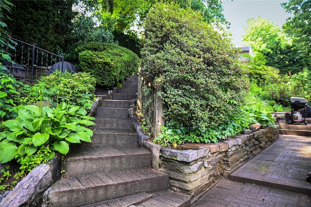 25 Cliffside Dr, Yonkers, NY 10710 - view of stairs