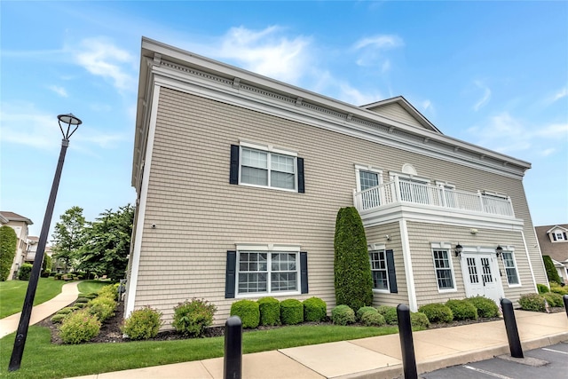 1011 Willow Ln, Valley Stream, NY 11580 - view of front of property featuring a balcony