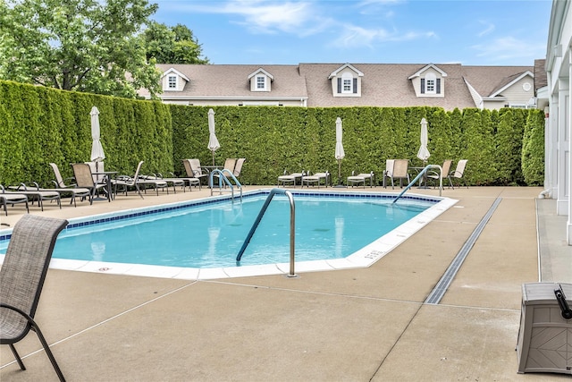 1011 Willow Ln, Valley Stream, NY 11580 - community pool with a patio