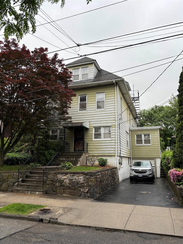 130 Urban St, Mount Vernon, NY 10552 - traditional style home with concrete driveway