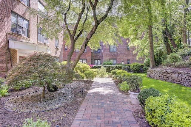 2 Town House Pl Unit 2H, Great Neck, NY 11021 - view of property's community