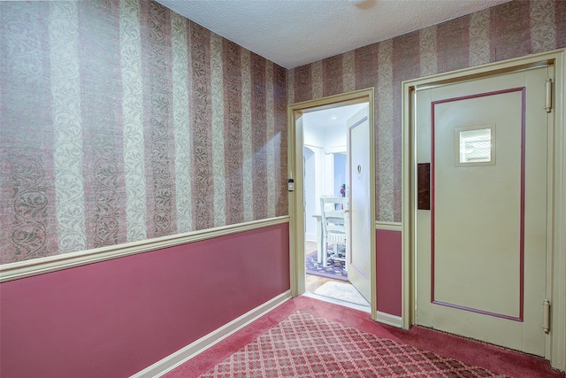2 Town House Pl Unit 2H, Great Neck, NY 11021 - corridor with wallpapered walls, carpet flooring, baseboards, and a textured ceiling