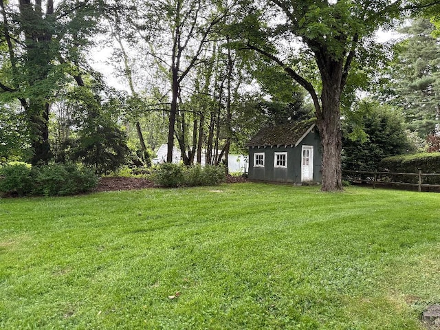284 Titusville Rd, Poughkeepsie, NY 12603 - view of yard with an outbuilding