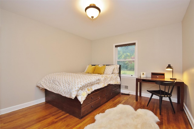 4 Southview Rd, Chappaqua, NY 10514 - bedroom with wood finished floors, baseboards, and a desk