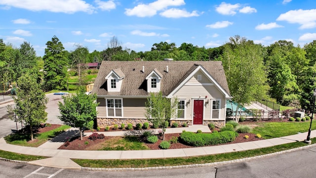 37 Lindentree Ln, Middletown, NY 10940 - cape cod home featuring stone siding