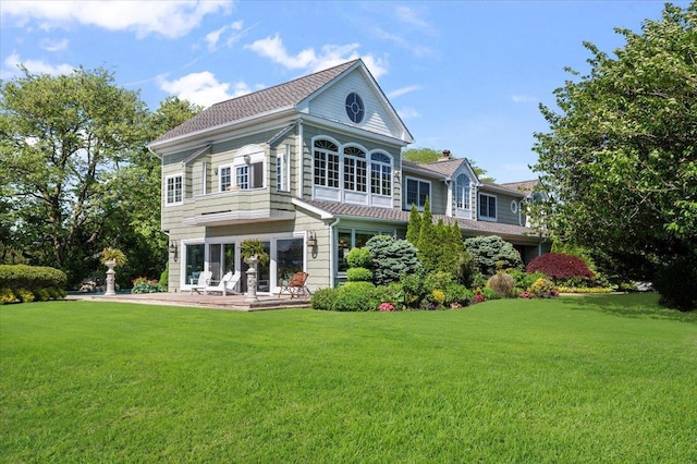 back of house featuring a lawn
