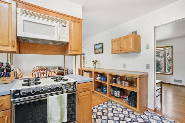 7 Adele Ct, Montrose, NY 10567 - kitchen featuring gas stove, white microwave, light wood-style floors, and light countertops