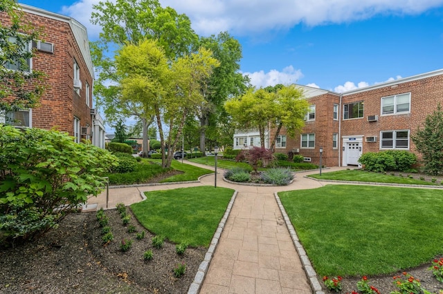 1355 Broadway Unit B20, Hewlett, NY 11557 - view of property's community featuring a yard