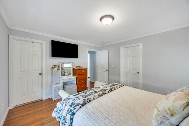 243 Sunflower Ln, Islandia, NY 11749 - bedroom with crown molding, wood finished floors, and baseboards