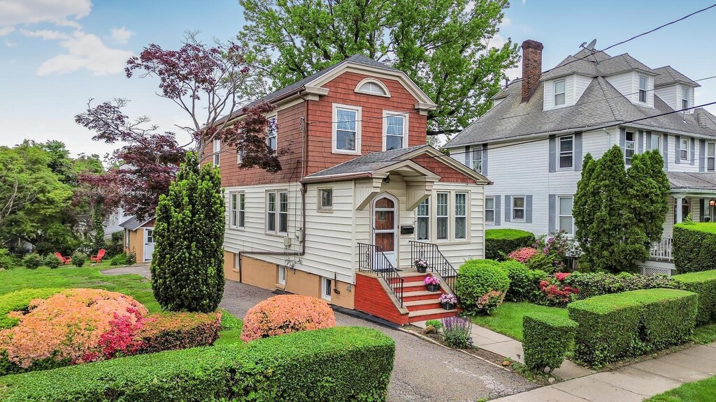 37 Lee Ave, Yonkers, NY 10705 - view of front of property with a chimney