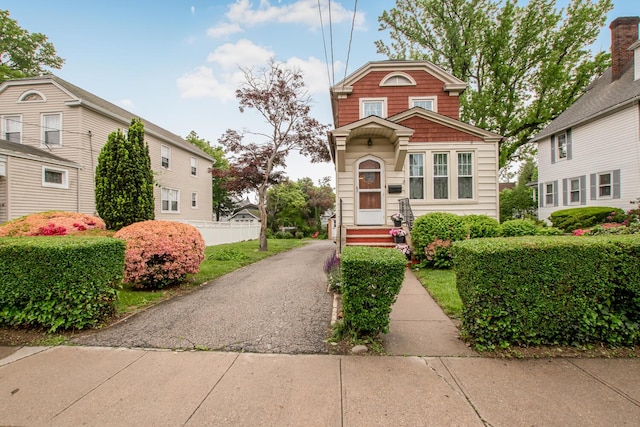 37 Lee Ave, Yonkers, NY 10705 - view of front of property