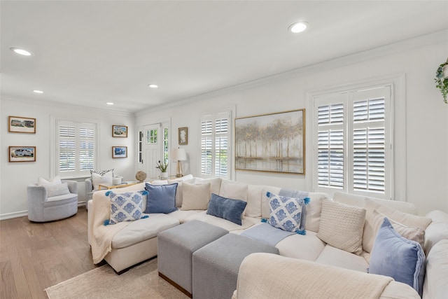 living room featuring healthy amount of natural light, wood finished floors, ornamental molding, recessed lighting, and baseboards