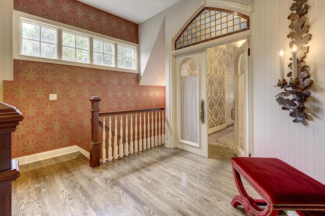 7 Cedar Ln, Glen Cove, NY 11542 - entrance foyer with wallpapered walls and wood finished floors