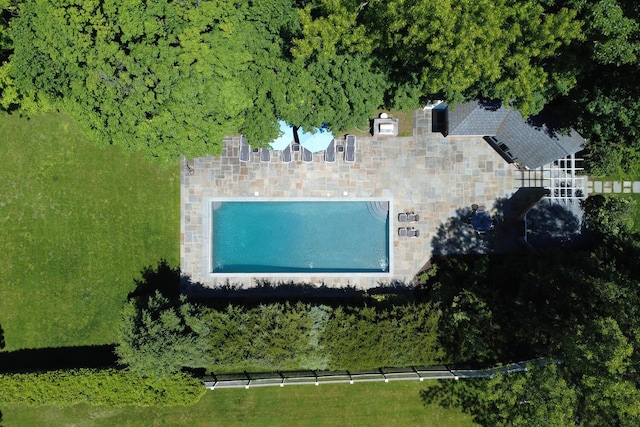 7 Cedar Ln, Glen Cove, NY 11542 - view of subject property with a pool area