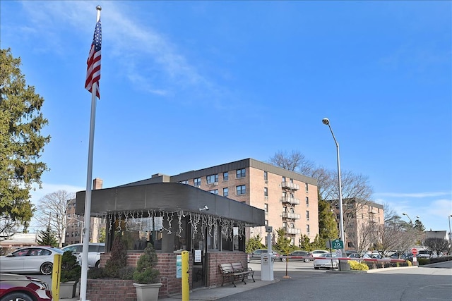 4 Birchwood Ct Unit 2K, Mineola, NY 11501 - view of building exterior