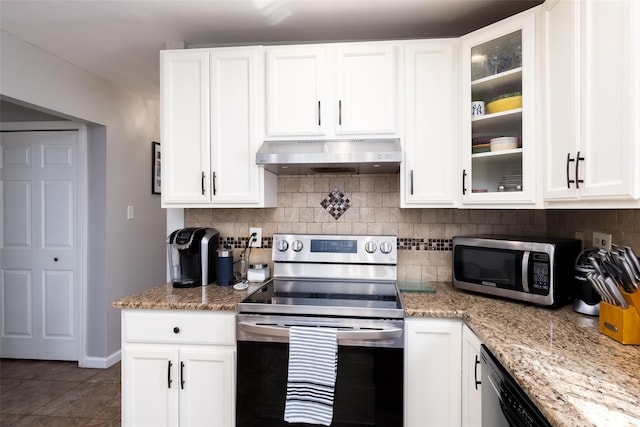 17 Daytona Beach Pl, Coram, NY 11727 - kitchen featuring stainless steel appliances, under cabinet range hood, backsplash, and glass insert cabinets
