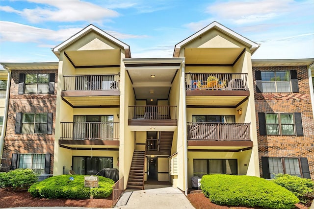 32 Huntington Cir Building 19, Peekskill, NY 10566 - view of building exterior featuring stairs