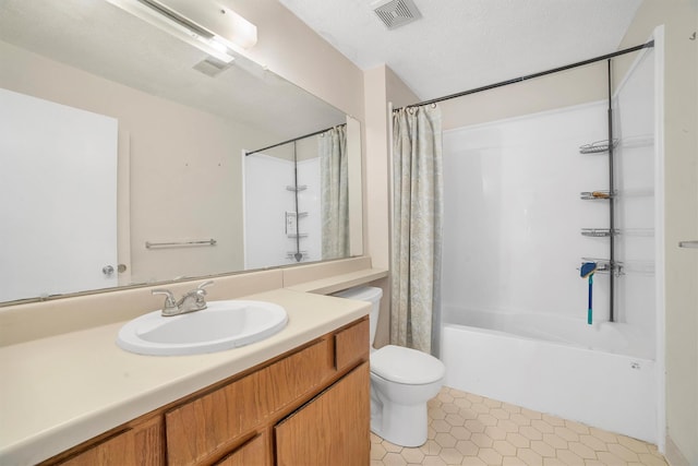 32 Huntington Cir Building 19, Peekskill, NY 10566 - bathroom with vanity, toilet, shower / tub combo with curtain, and tile patterned flooring