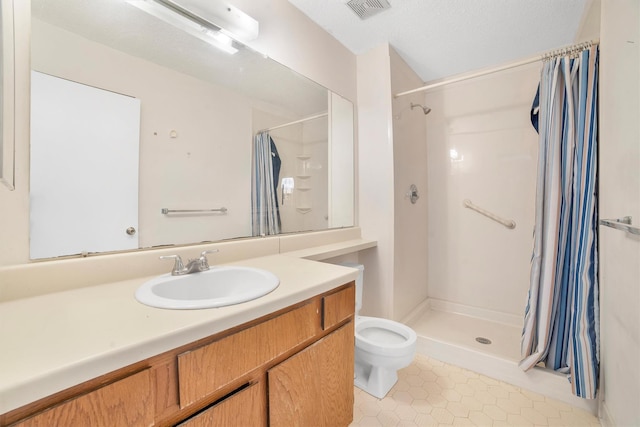 32 Huntington Cir Building 19, Peekskill, NY 10566 - full bath featuring tile patterned flooring, toilet, a shower with curtain, and vanity
