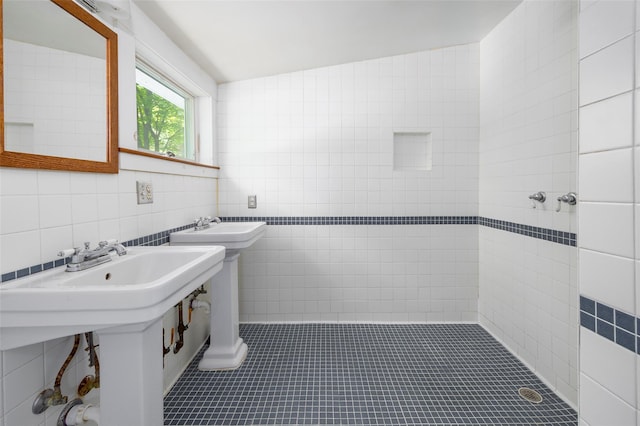 full bath featuring a tile shower, tile patterned flooring, and tile walls