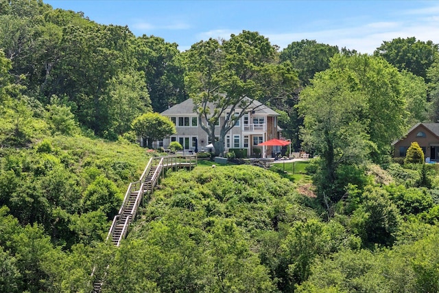 321 Sandpiper Dr, Riverhead, NY 11901 - aerial view of property and surrounding area with a forest