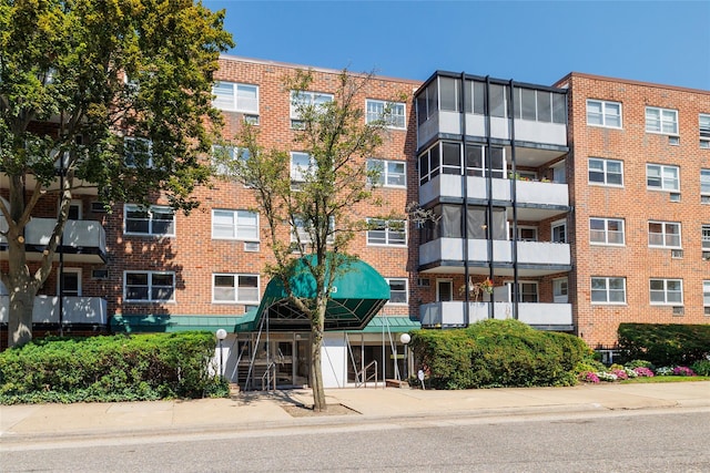 100 Lincoln Ave Unit 4B, Mineola, NY 11501 - view of apartment building / complex