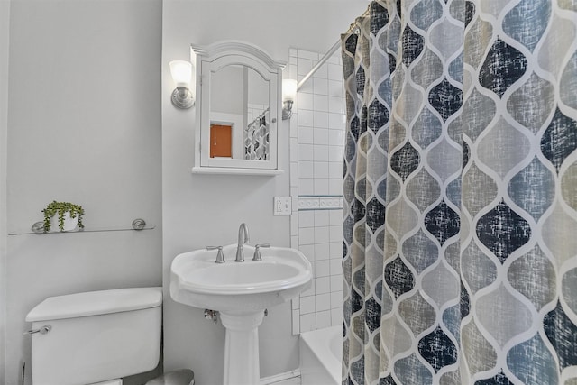 213 Walnut St, Peekskill, NY 10566 - full bathroom with toilet and shower / bath combination with curtain