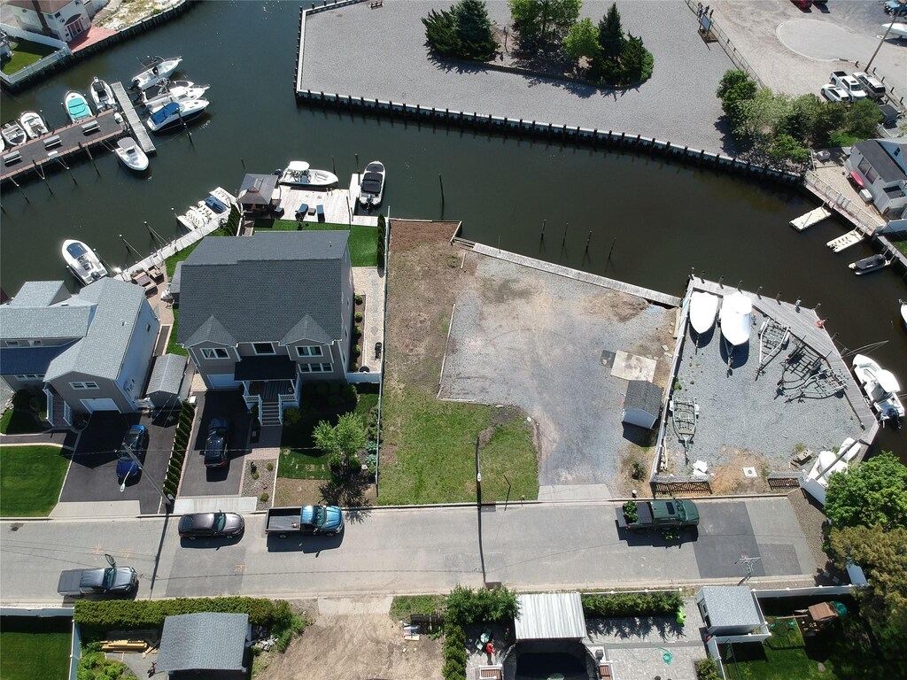 Ellsworth St, Seaford, NY 11783